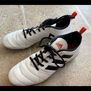 women’s size nine soccer cleats